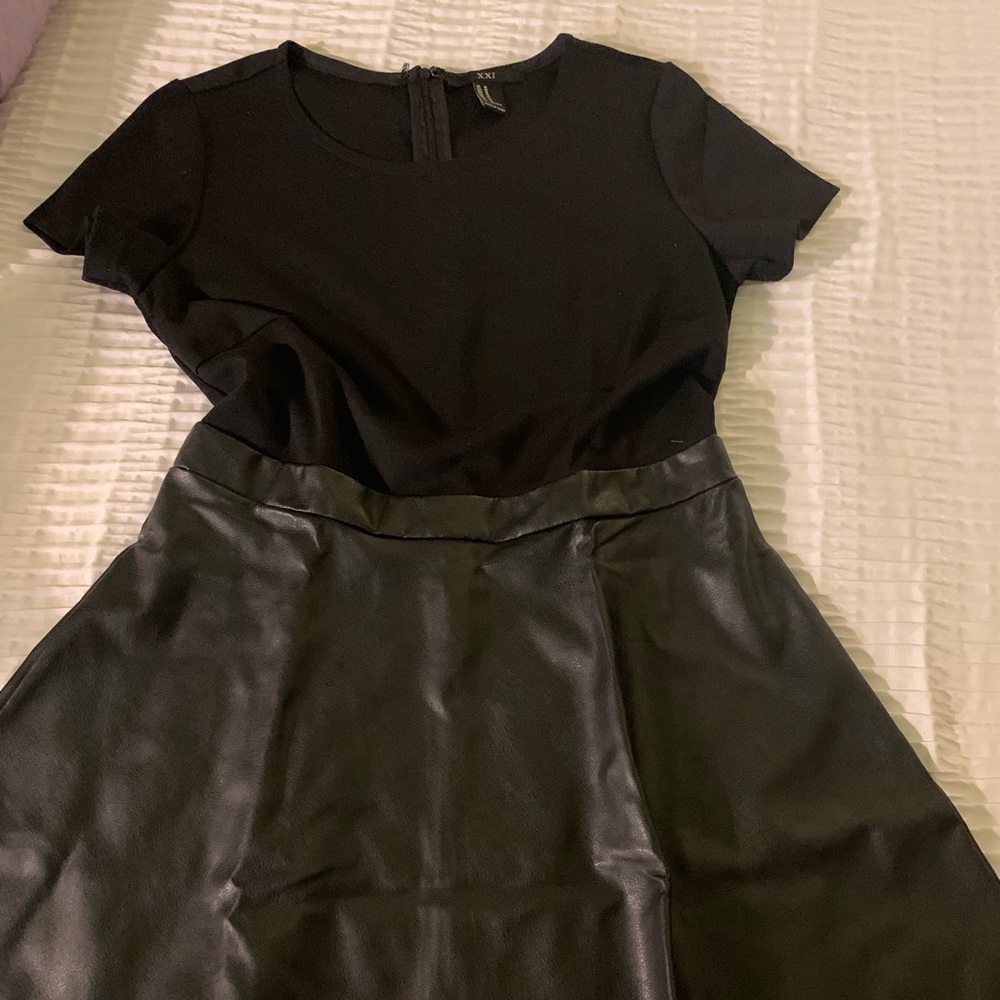XXI black leather bottom-medium side